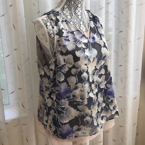 Simply Vera sheer floral layered V-neck tank - Picture 5 of 8